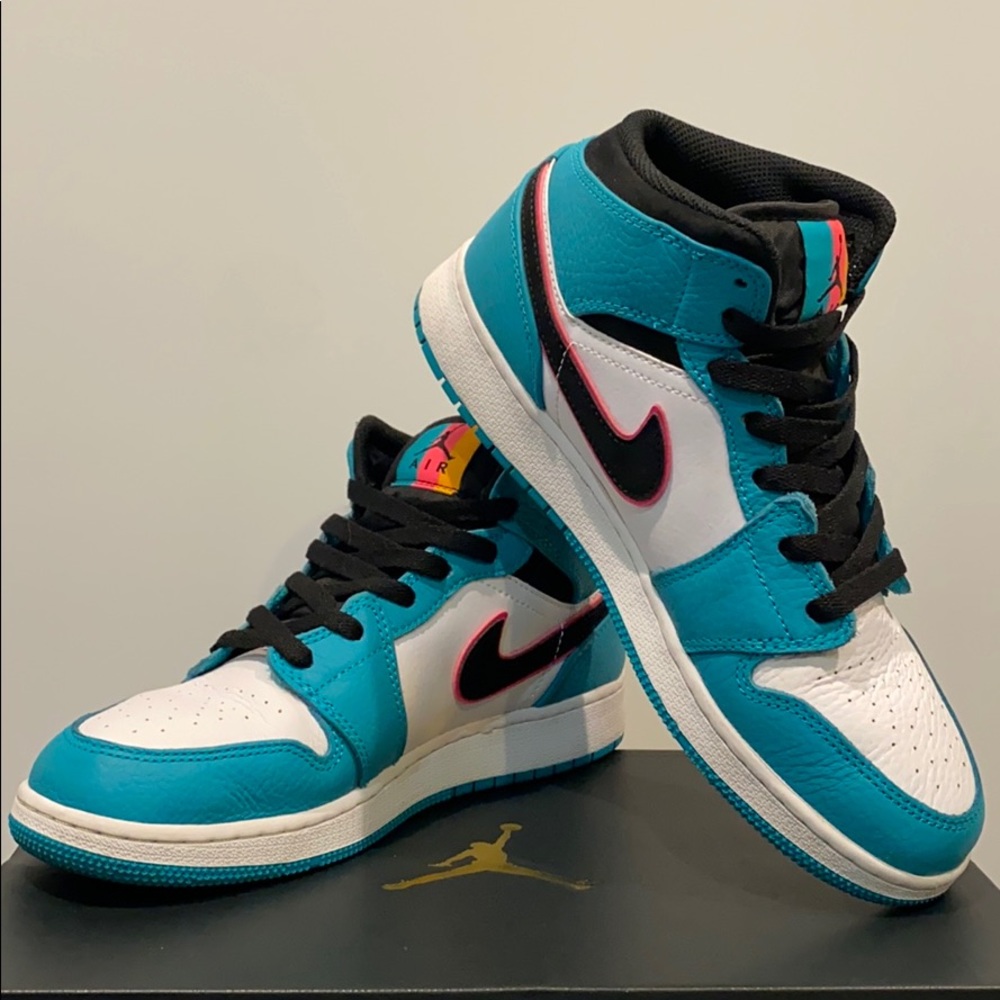 Air Jordan 1 Mid SE Size 7 Youth